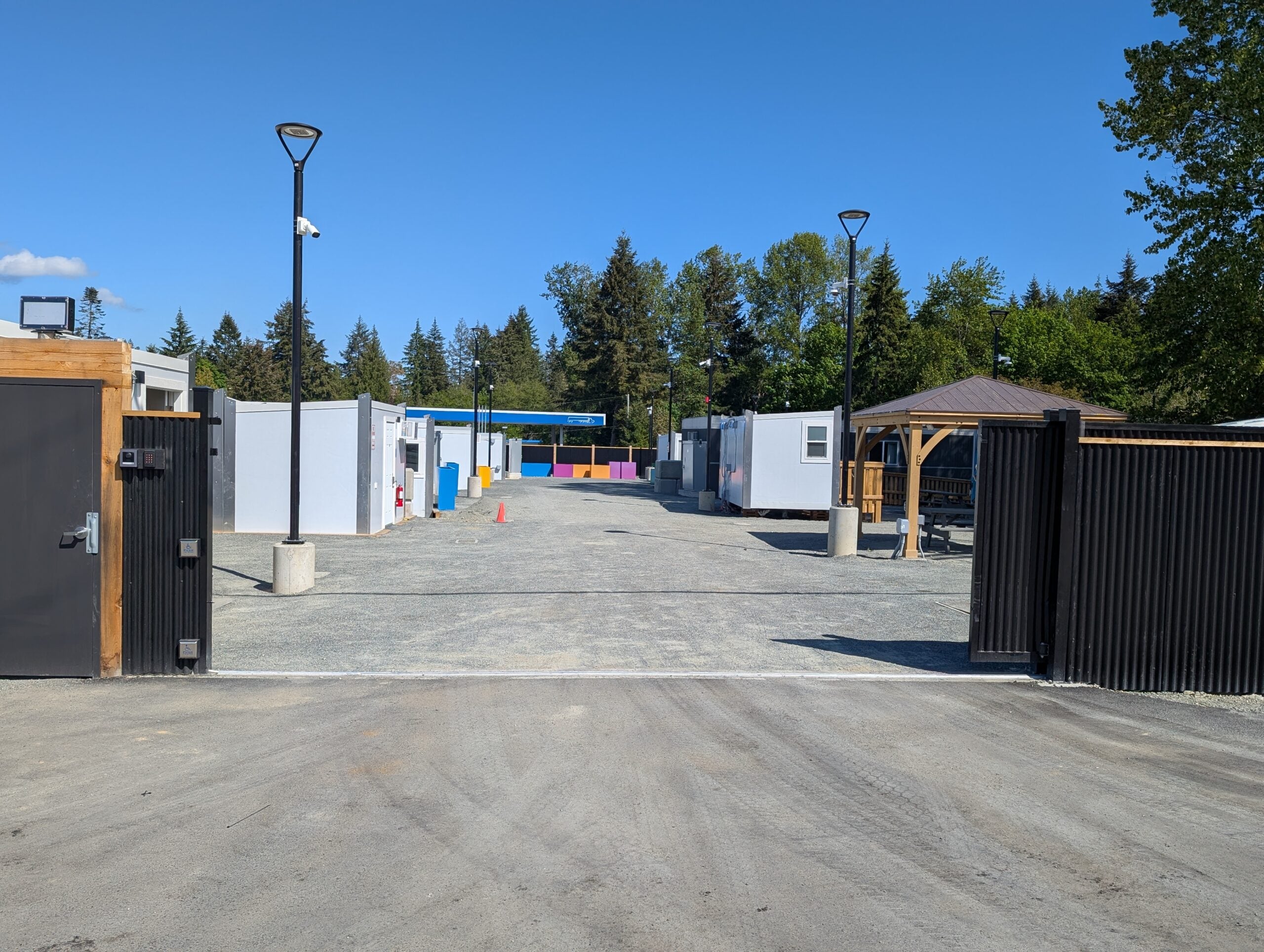 Gate entry for 1300 Island Highway